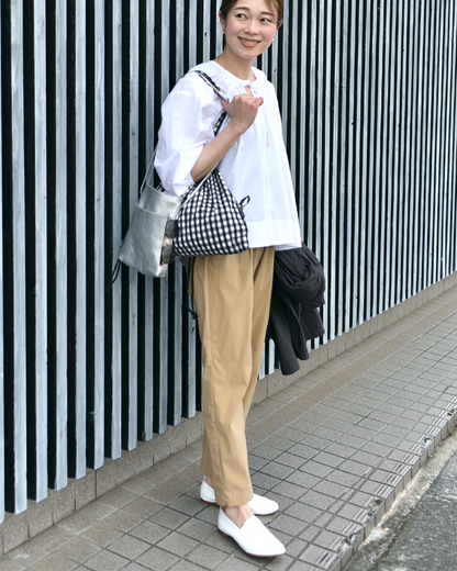 すっきりシルエットのテーパードパンツ – OURHOME すっきりシルエットのテーパードパンツ – OURHOME
