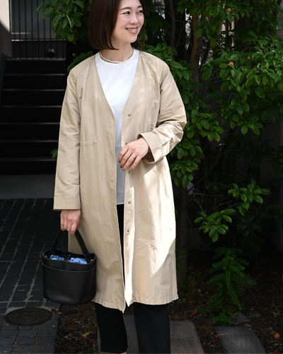 頼れるノーカラーコート