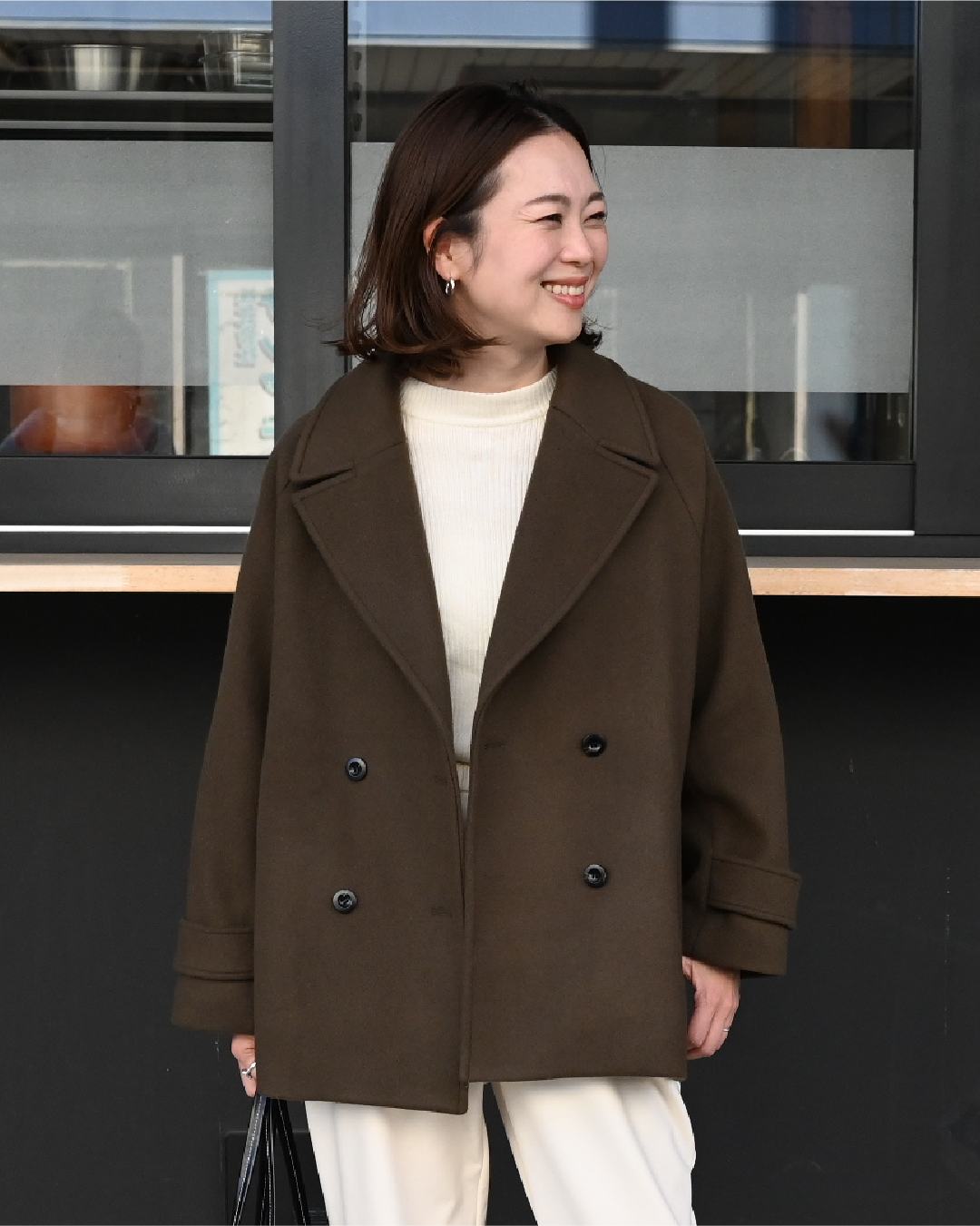 上質ウール100％のテーラードコート