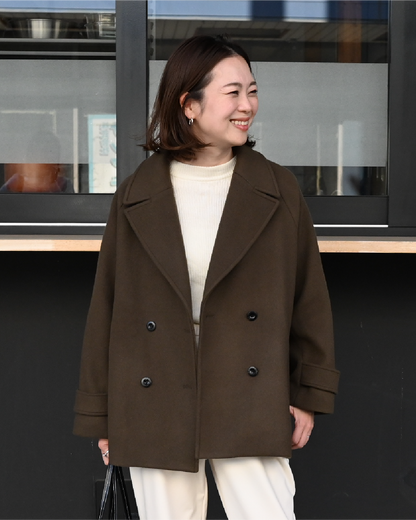 上質ウール100％のテーラードコート