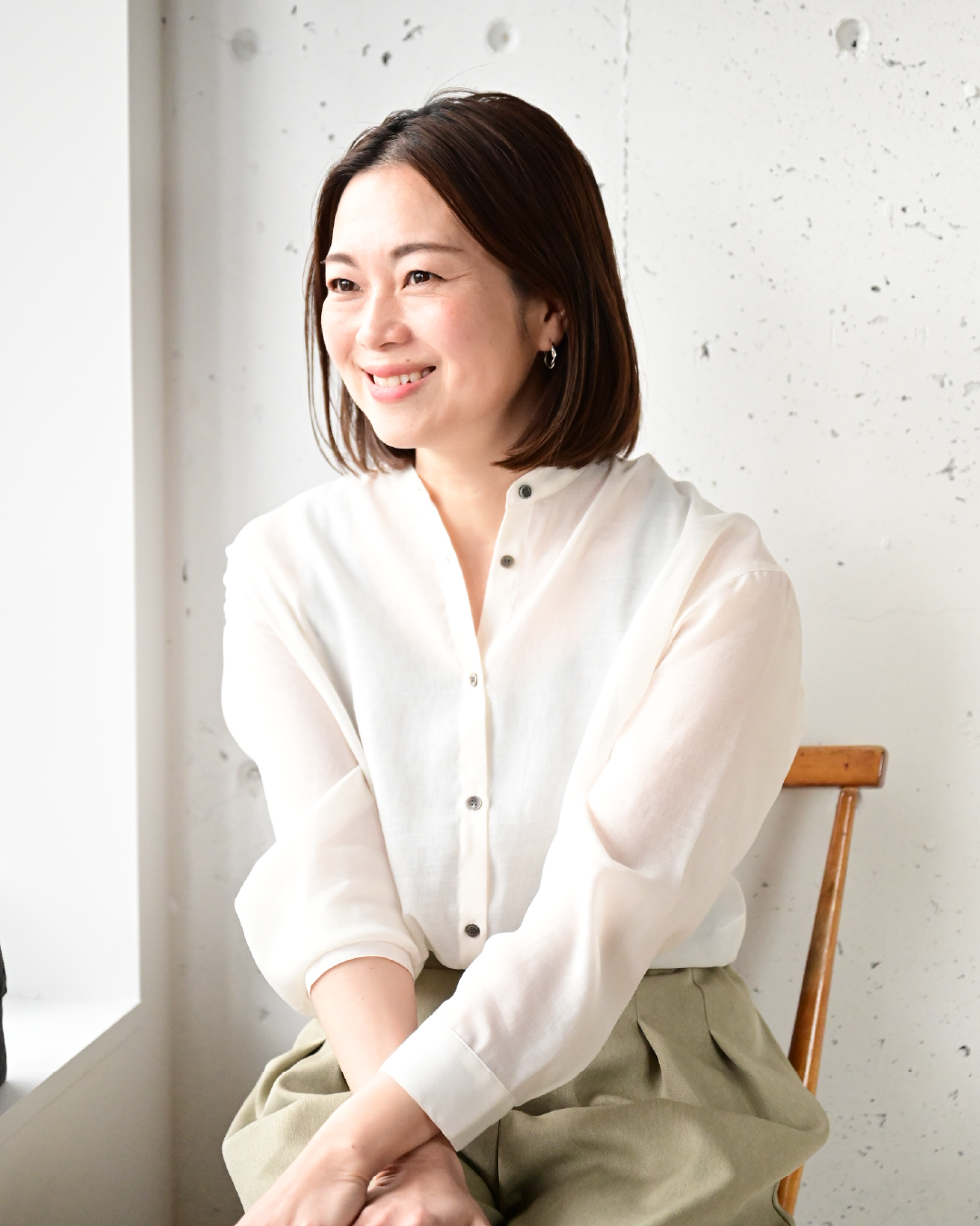 上品な透け感、リネン風シャツ